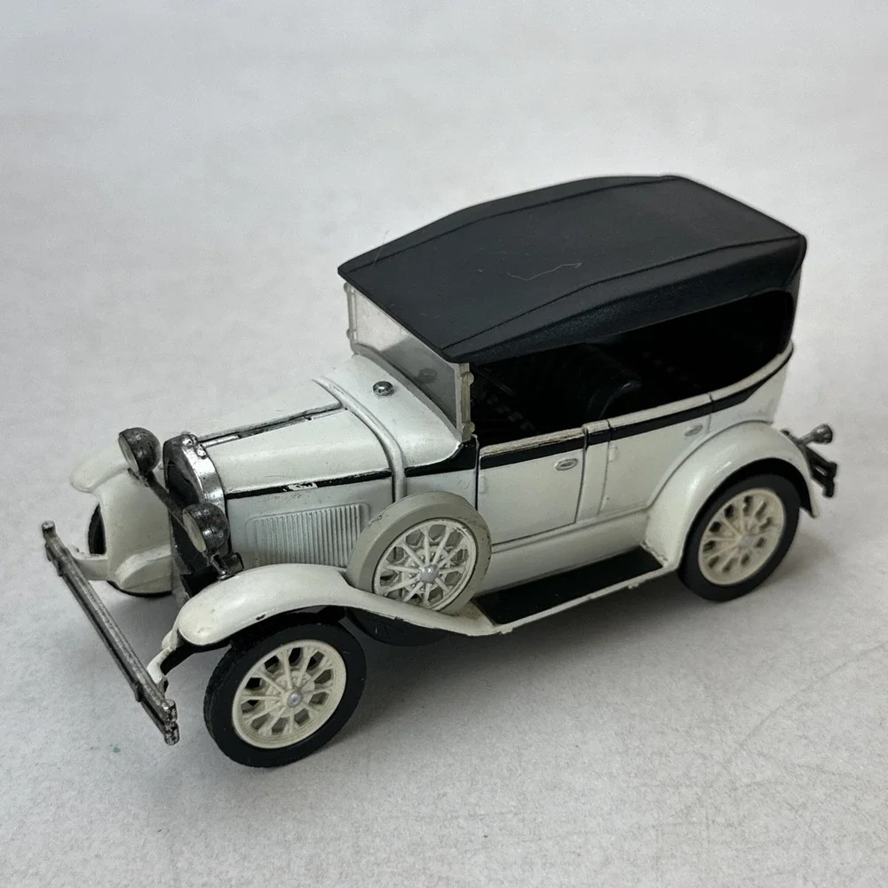 Vintage 1930 Ford Model A Phaeton Vehicle Die Cast 1:32 Ivory Black